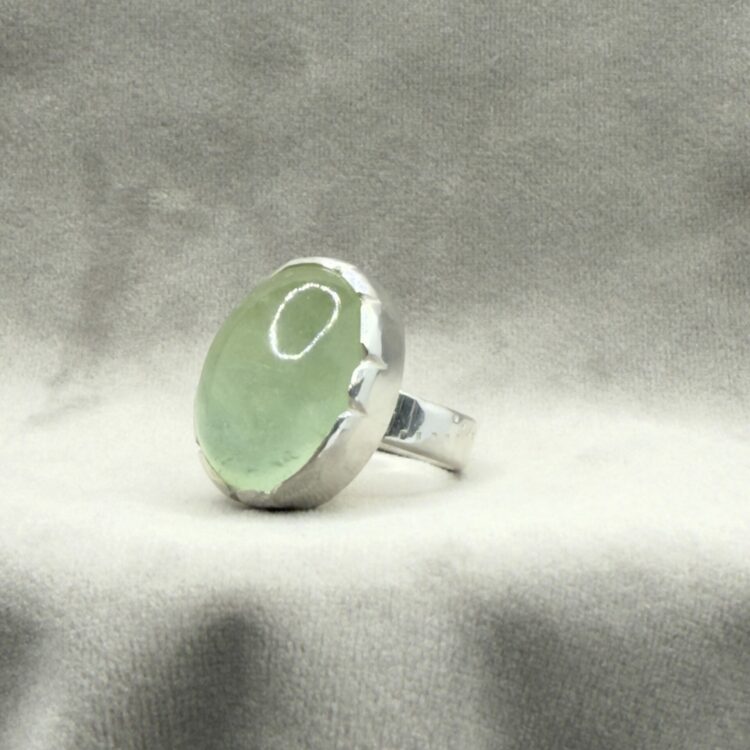 Chunky silverring med ljusgrön akvamarin Chunky silverring med ljusgrön akvamarin