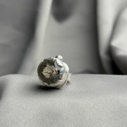 Chunky-cocktailring-med-grön-sten-R210