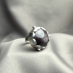 Chunky-silverring-med-svart-safir-R2029
