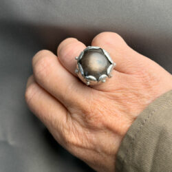 Chunky-silverring-med-svart-stjärnsafir-R211
