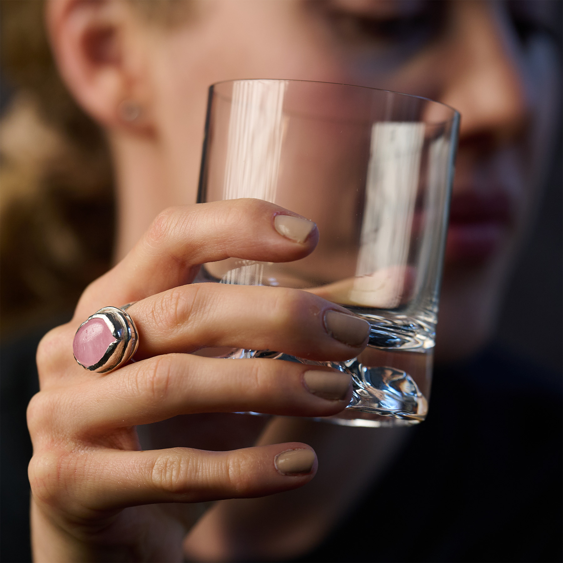 Handgjord silverring med rosa oval morganit R227