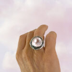 Cocktailring i silver med stor fasettslipad rosenkvarts, Moon Mind R230 - Bild 2