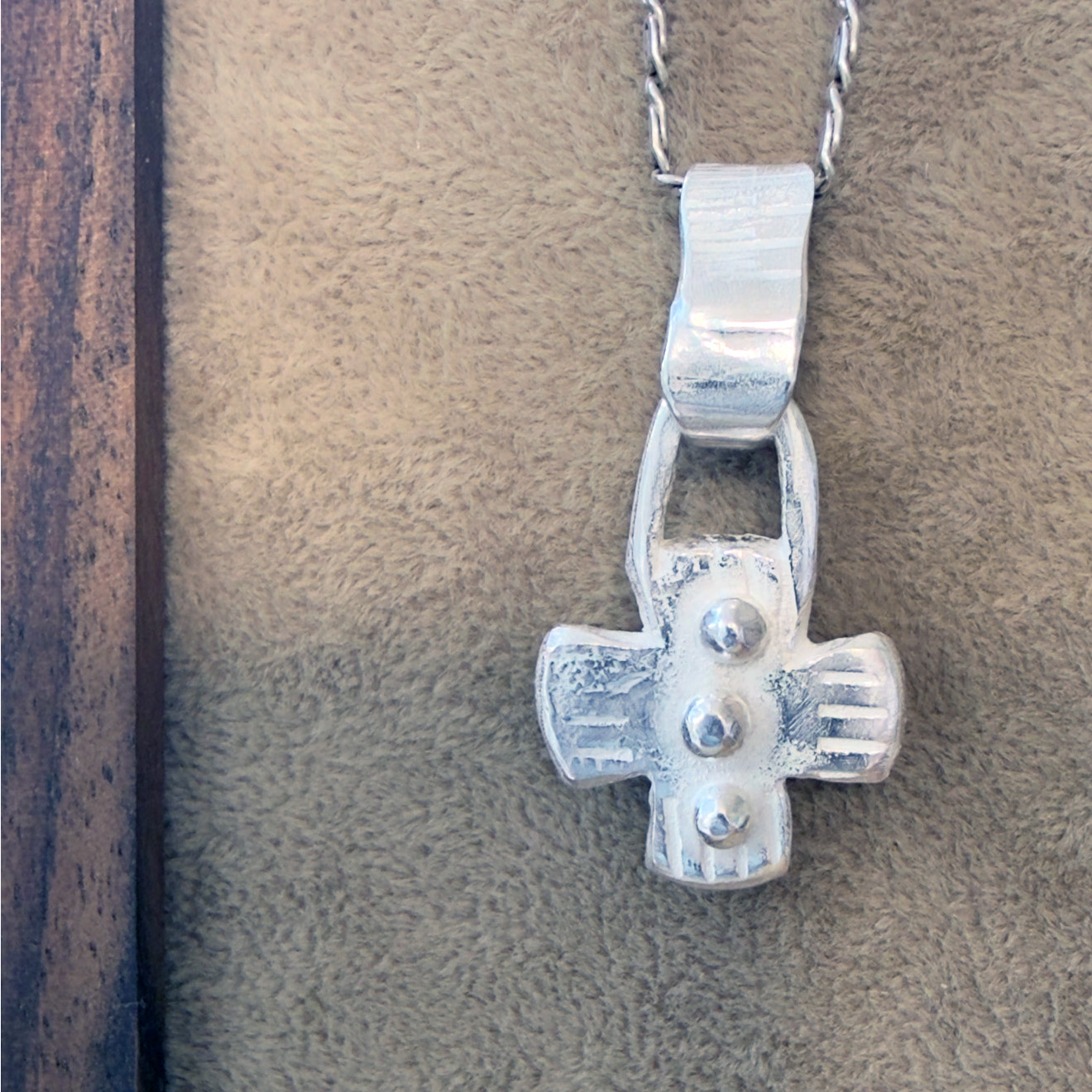 Asymmetriskt silverkors, Moonbird 003 The Crux 003, asymmetriskt balanserat - Bild 1