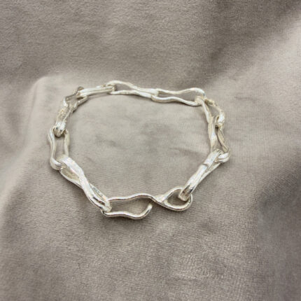 Silverarmband med oregelbundna länkar,