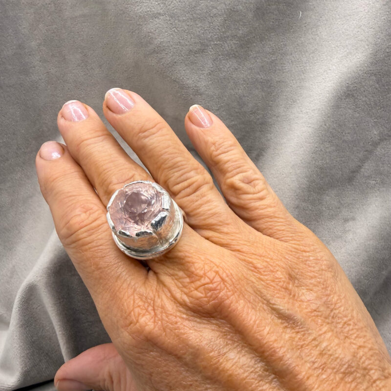 cocktailring i silver, chunky ädelsten